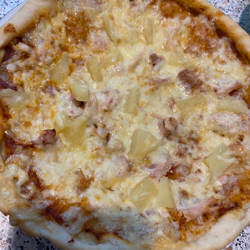 Пицца с курицей и ананасами (гавайская)