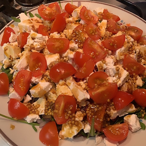 Салат с рукколой, сыром фета и вкусной заправкой | Arugula salad with feta cheese