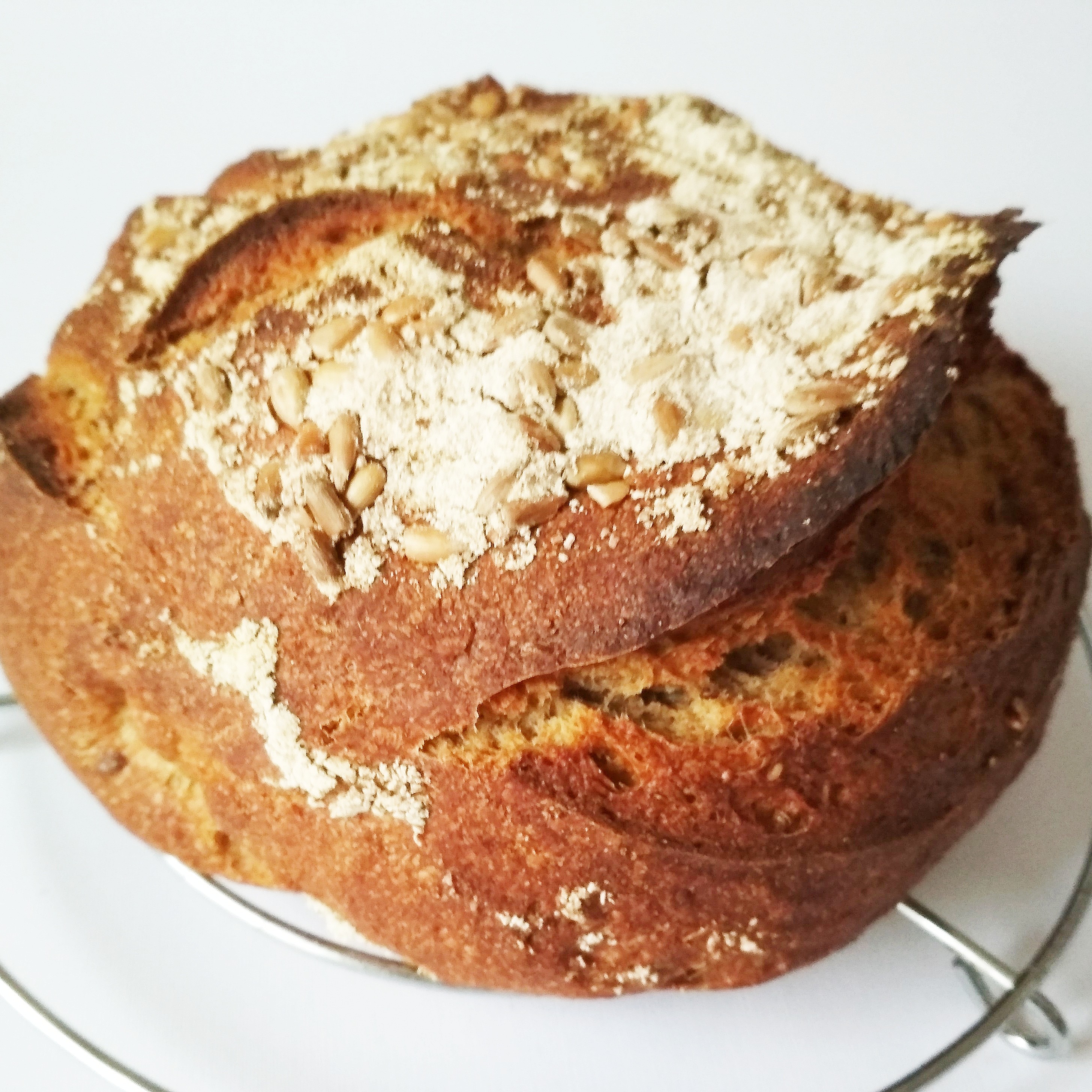 Пшеничный хлеб на закваске с семенами льна