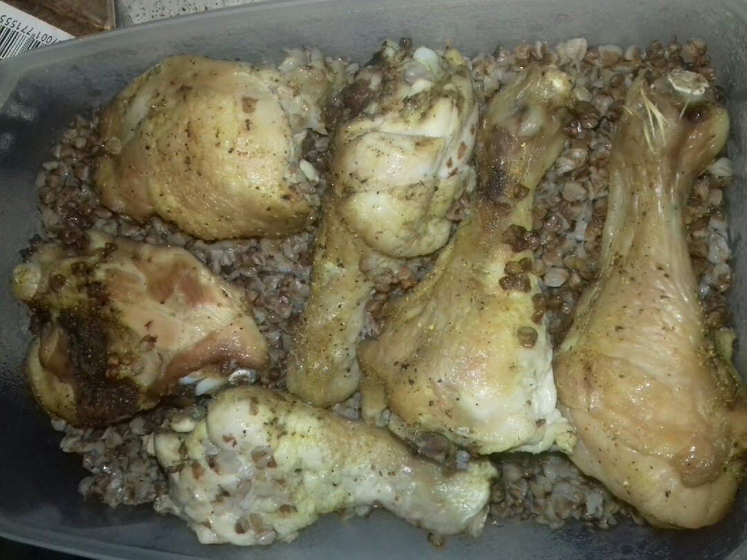 Быстрый ужин: курица с гречкой в духовке
