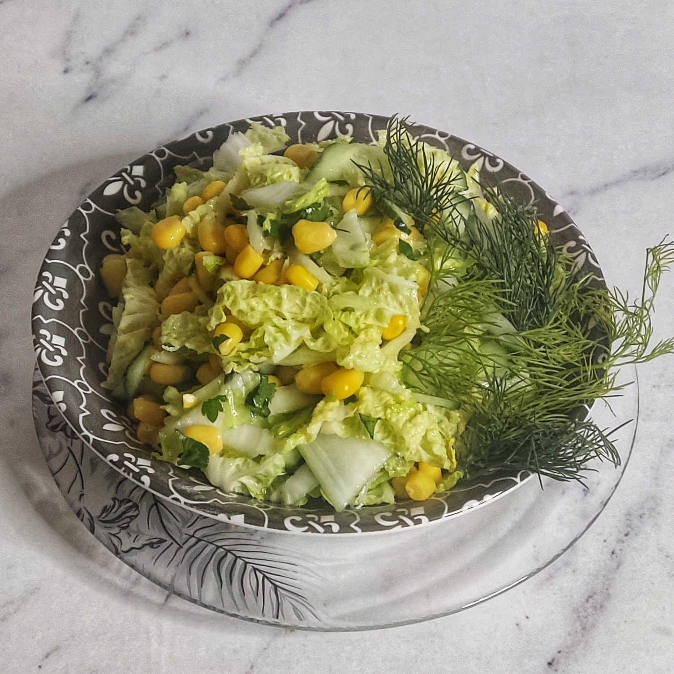 Салат из пекинской капусты и кукурузы на праздничный стол