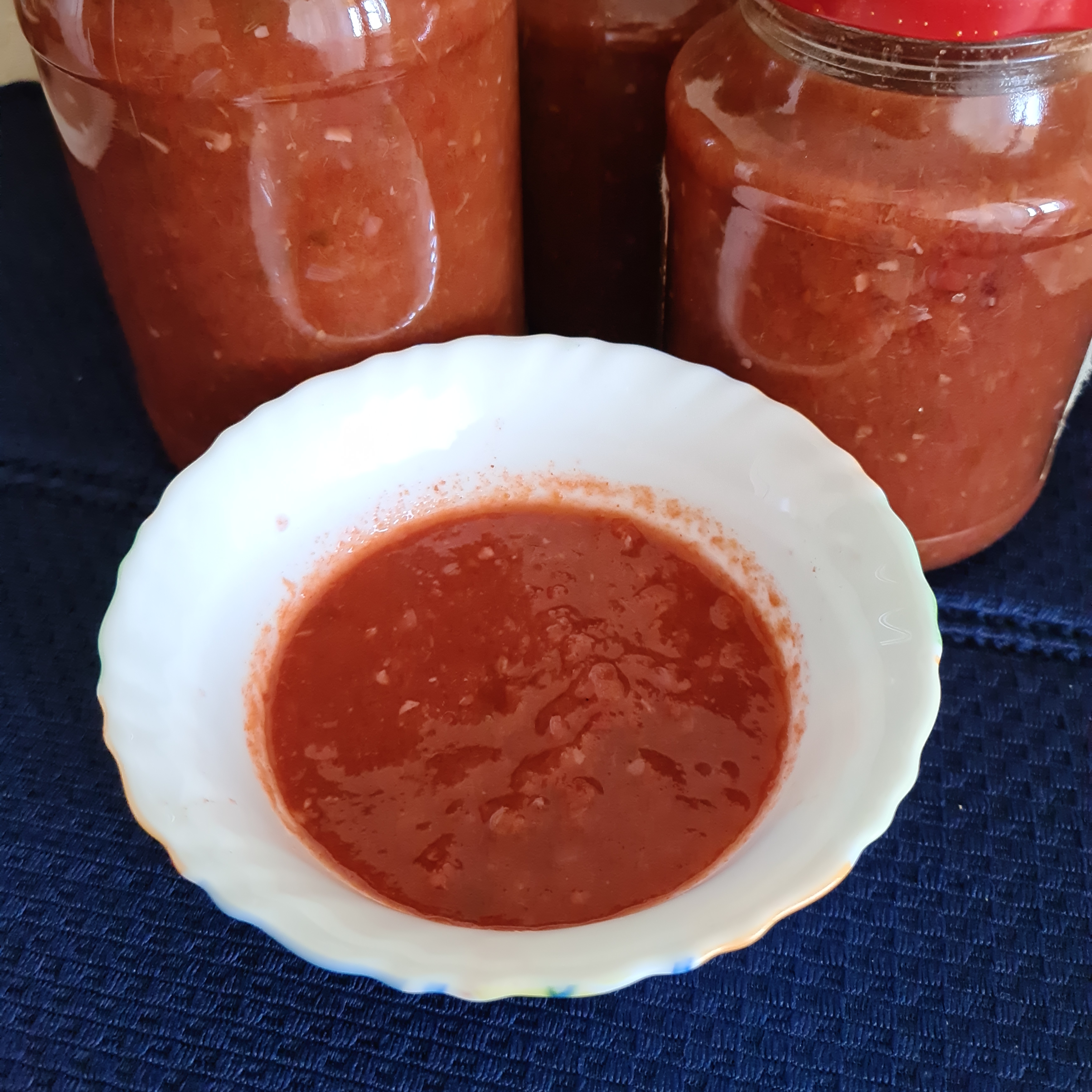Кетчуп - соус наивкуснейший из слив и помидор!