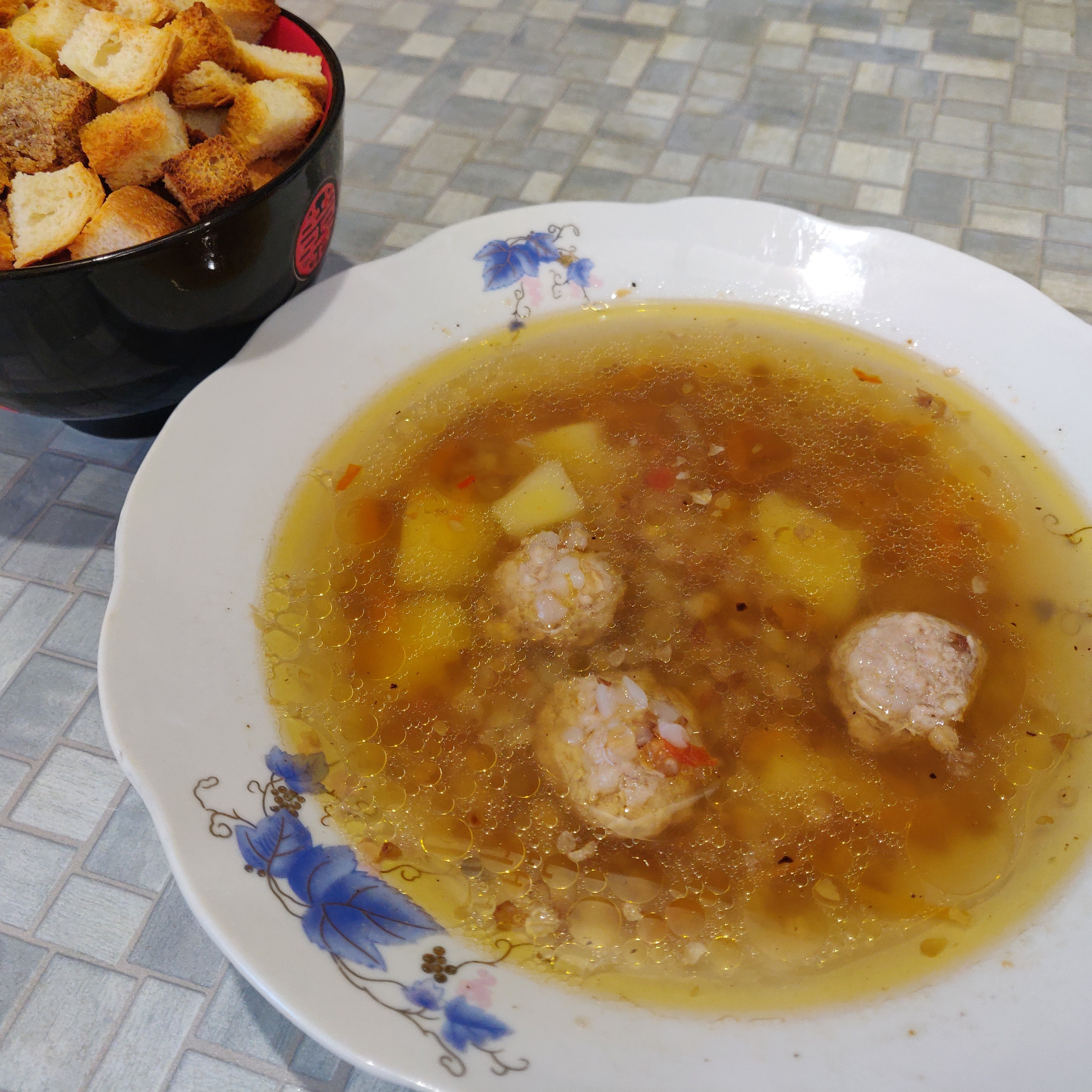 Гречневый суп с фрикадельками из индейки