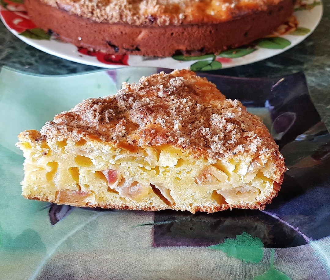 Шарлотка с грецкими орехами 🥧