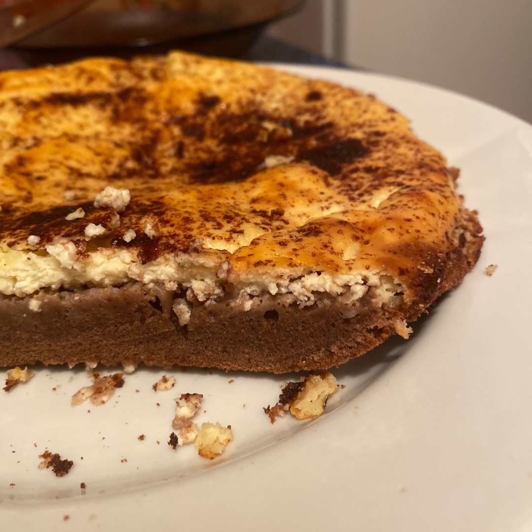 Двухслойные творожно-бисквитные пирожные с какао