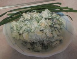 Салат из огурцов и зелени