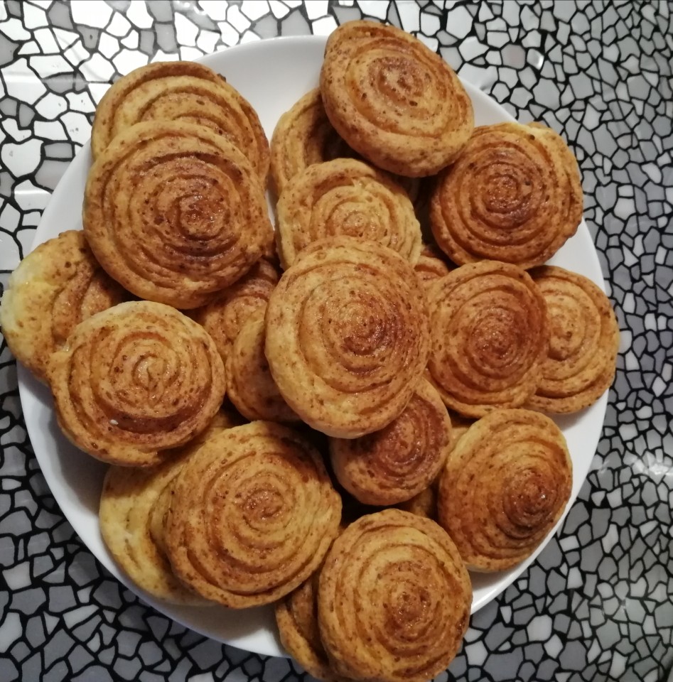 Печенье из творожного теста с корицей