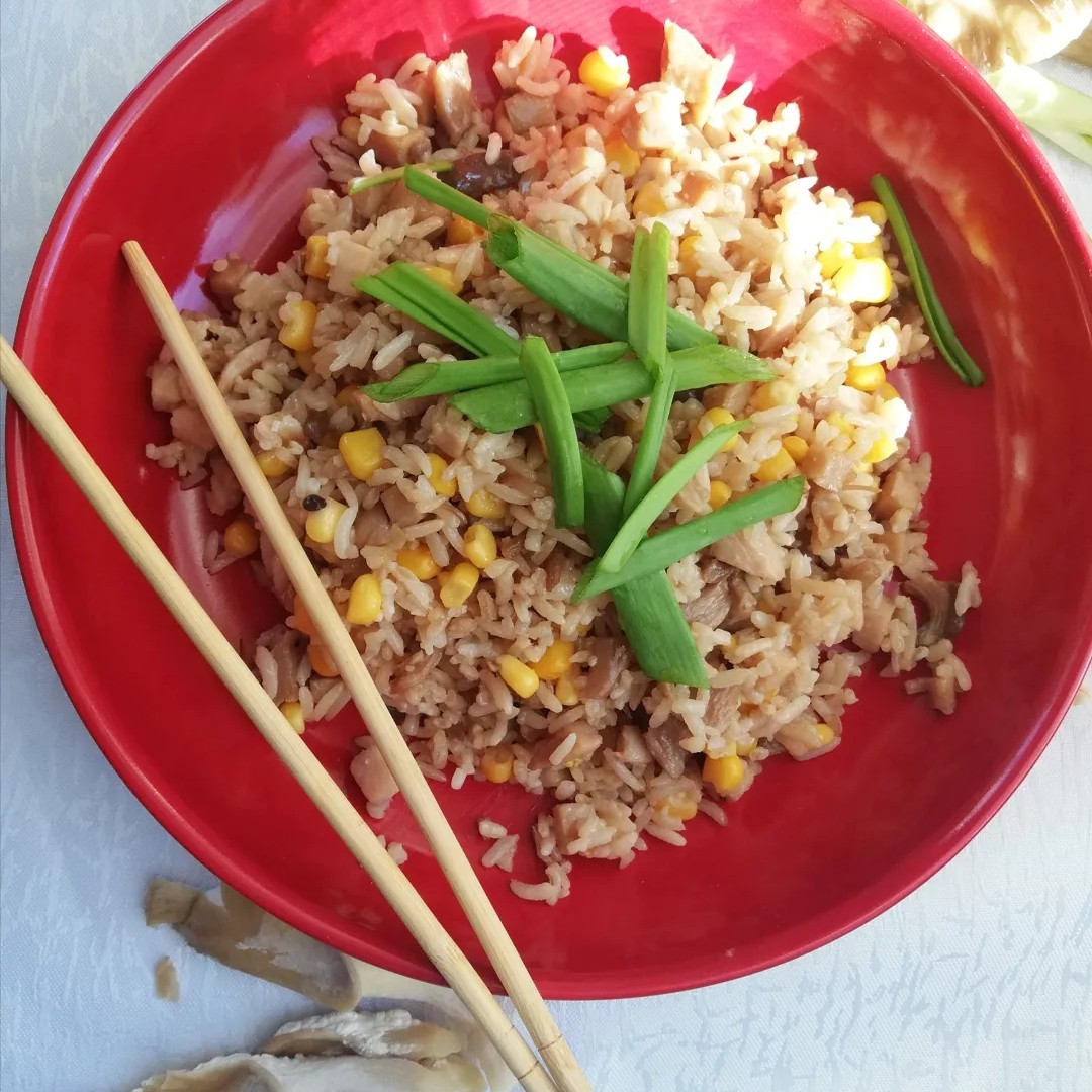Рис по-японски с вешенками, ветчиной и кукурузой