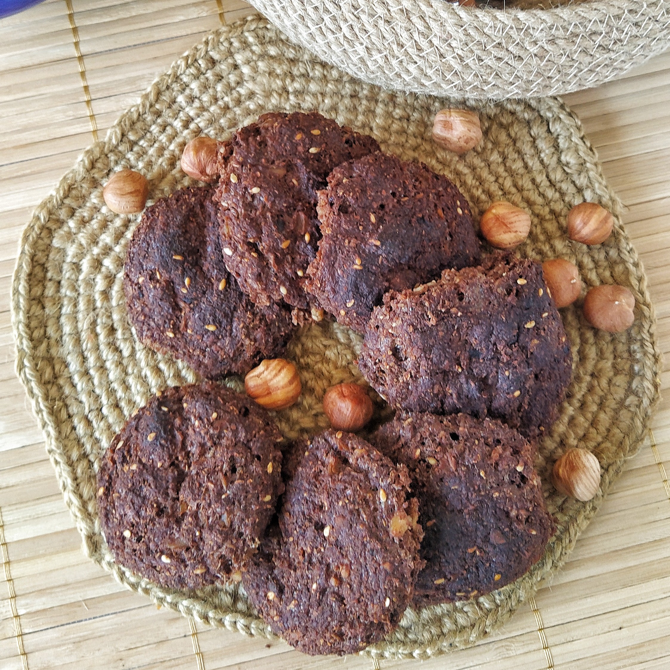 Печенье из овсяной каши с солодом, финиками и изюмом