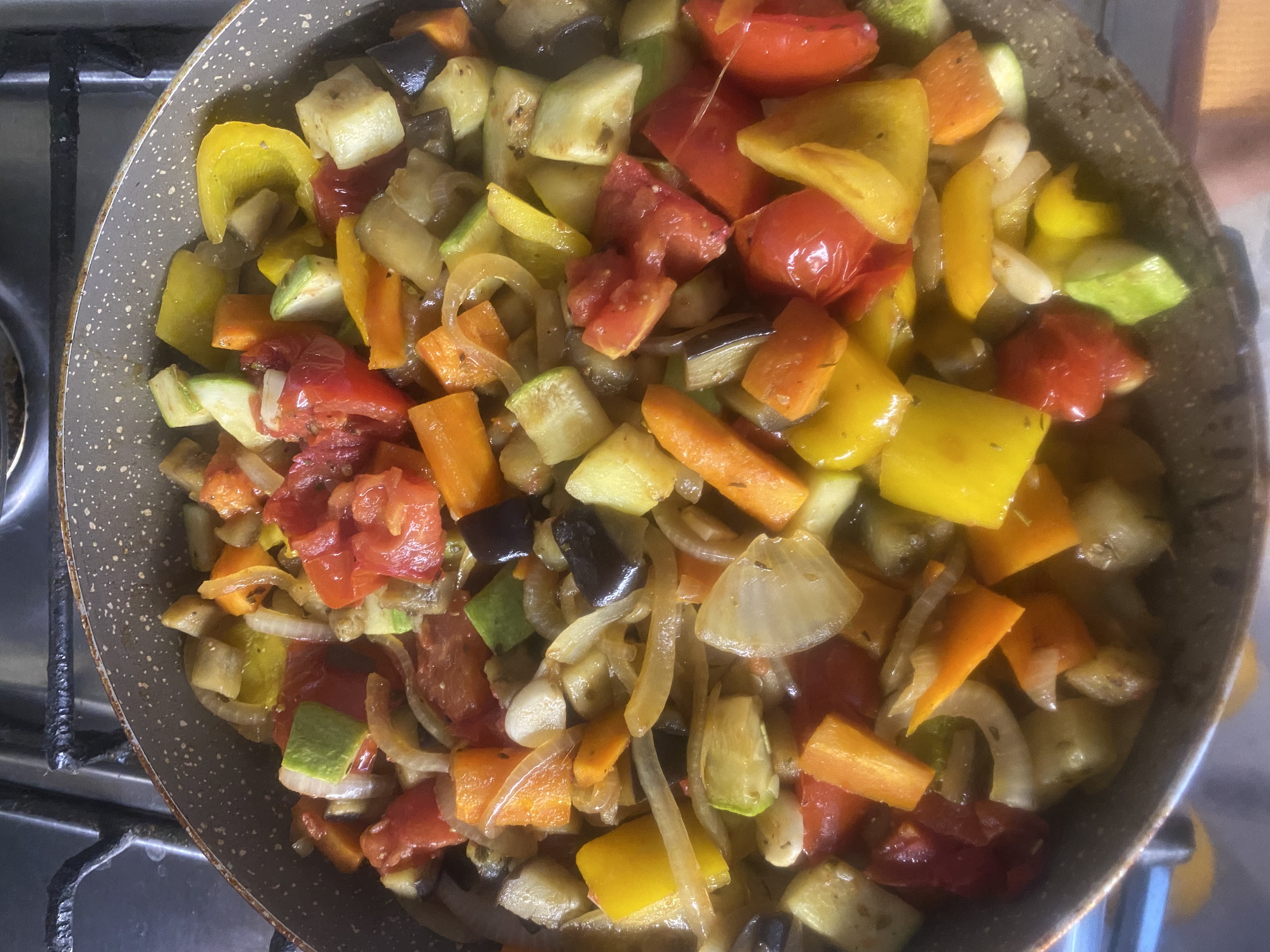 Овощное рагу из кабачков, баклажан, перца