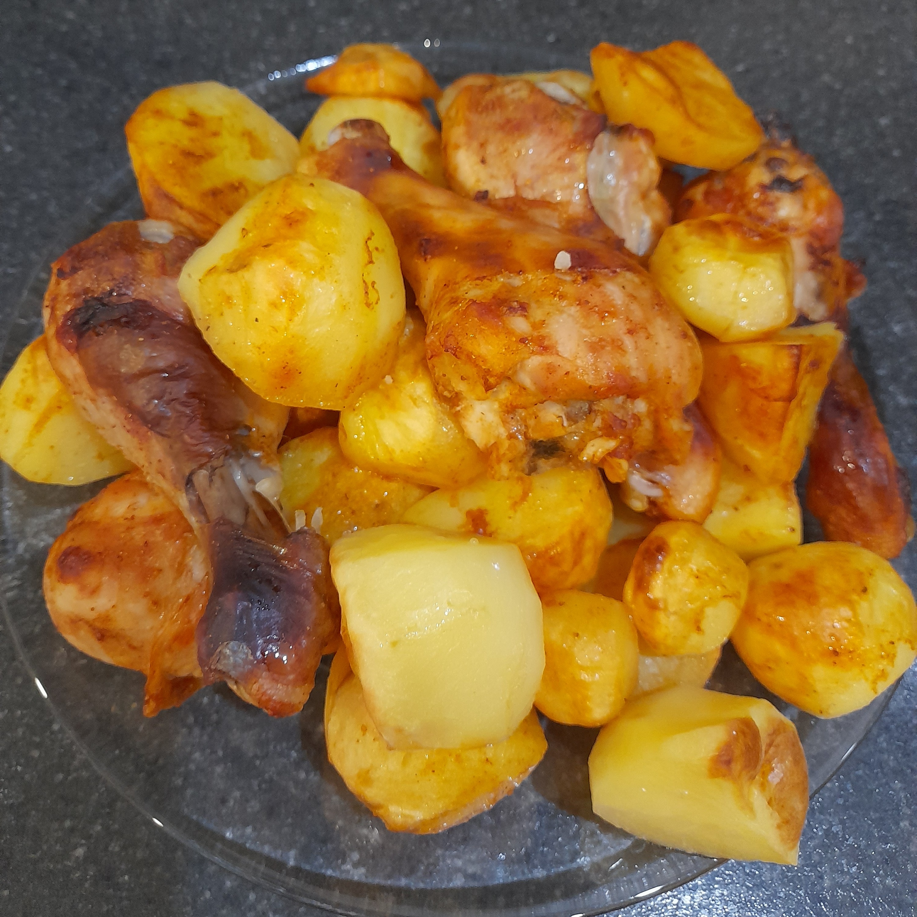Куриные голени с картошкой запечённые в духовке