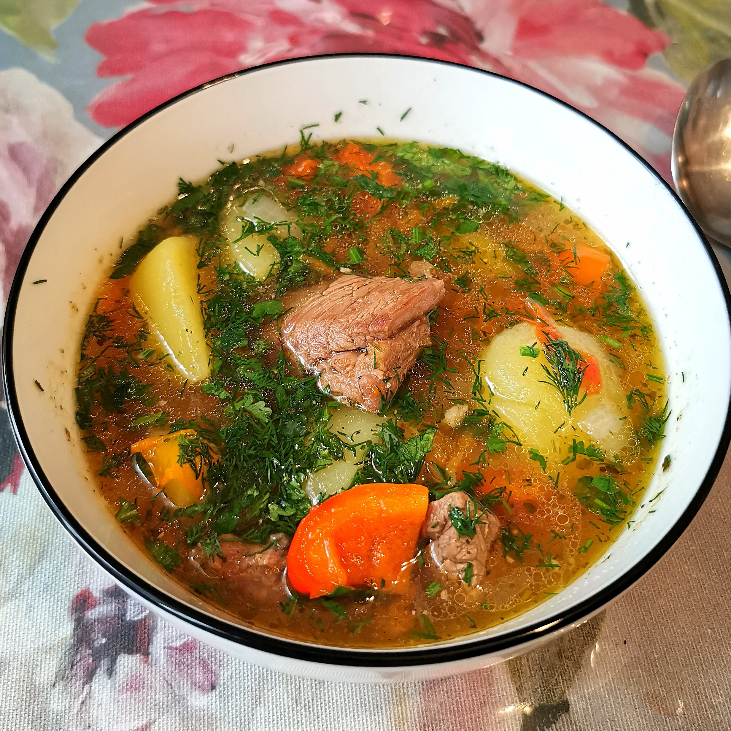 Суп-шурпа из баранины с овощами по-узбекски