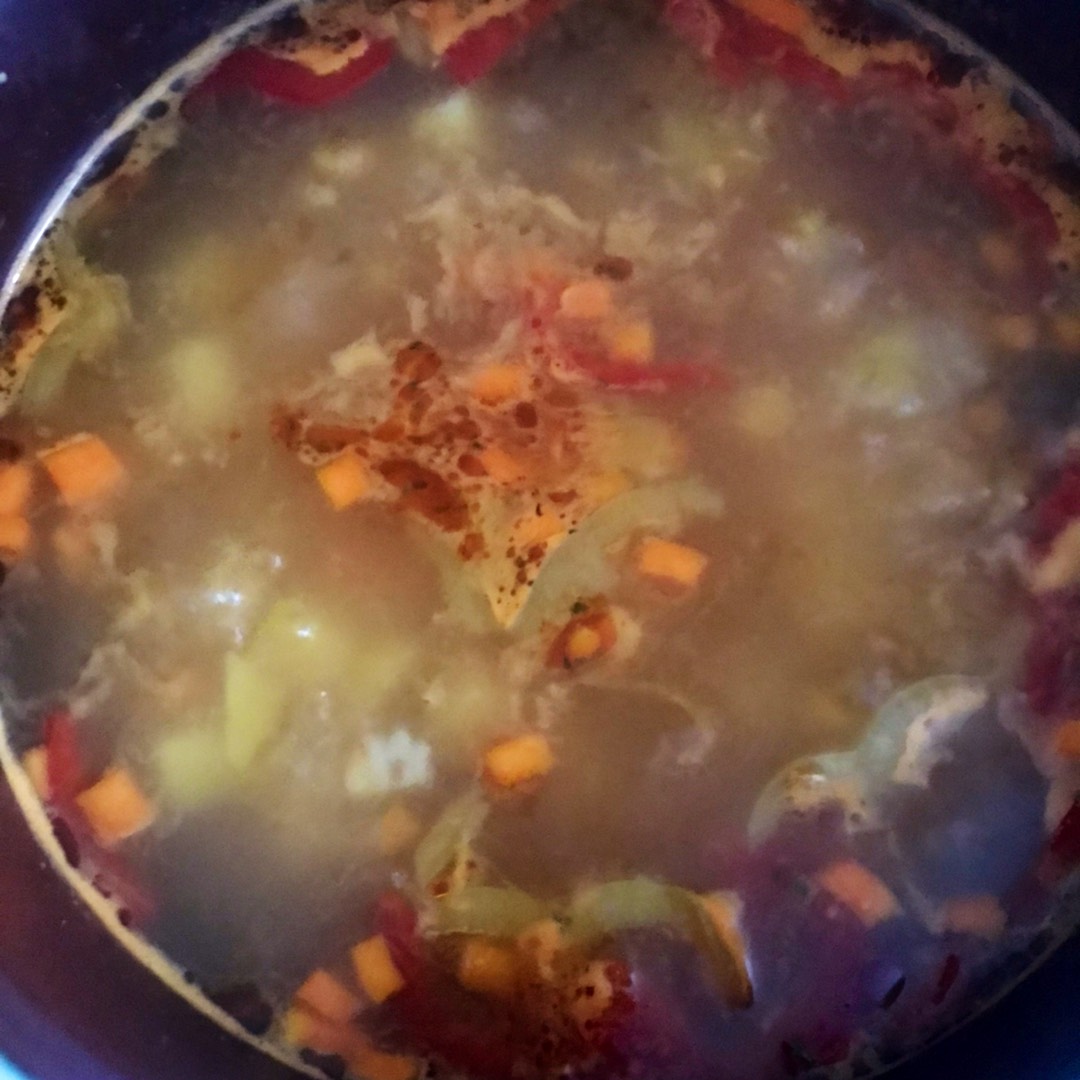 Куриный суп с домашней лапшой и кукурузой