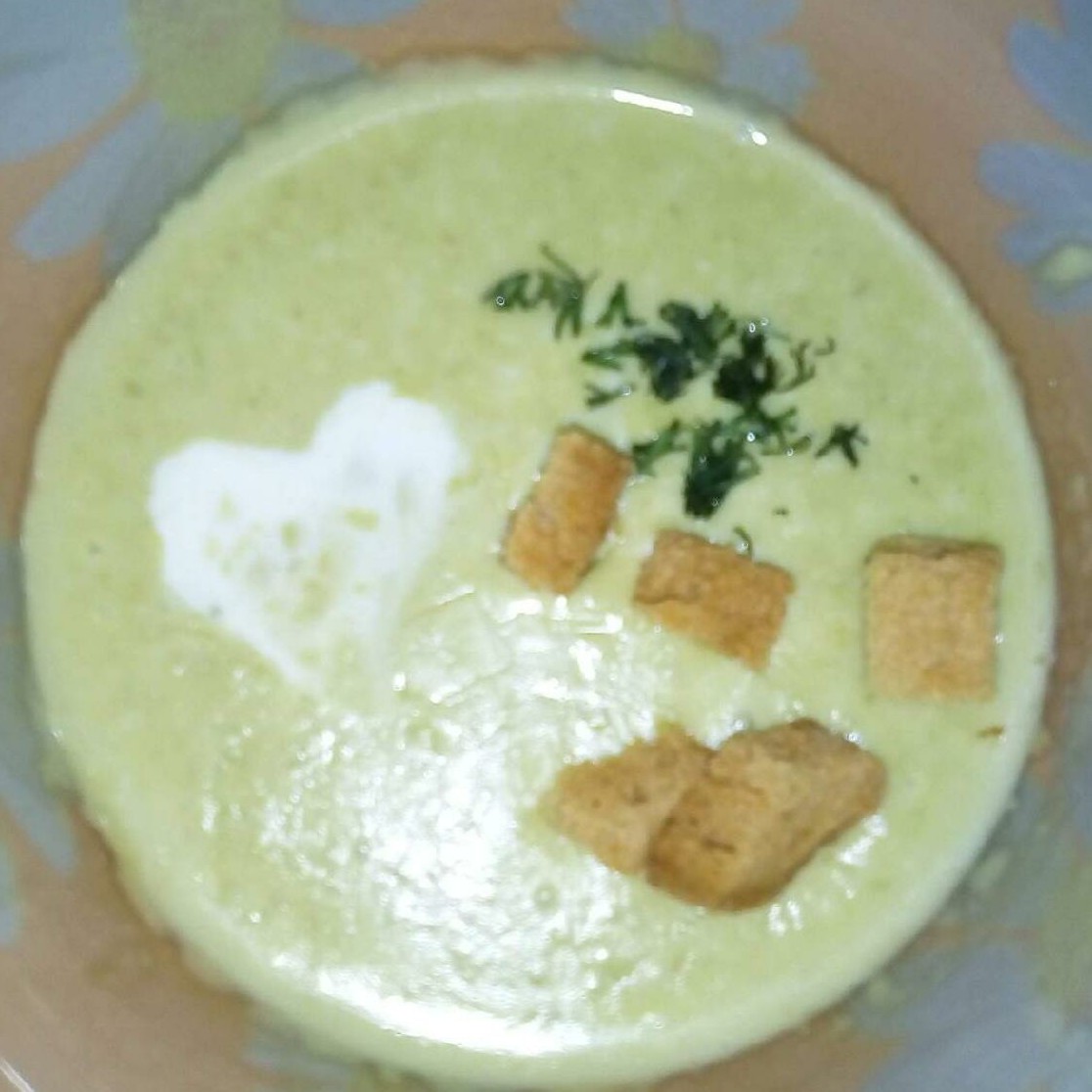 Испанский суп крем пюре из зелёного горошка с мятой