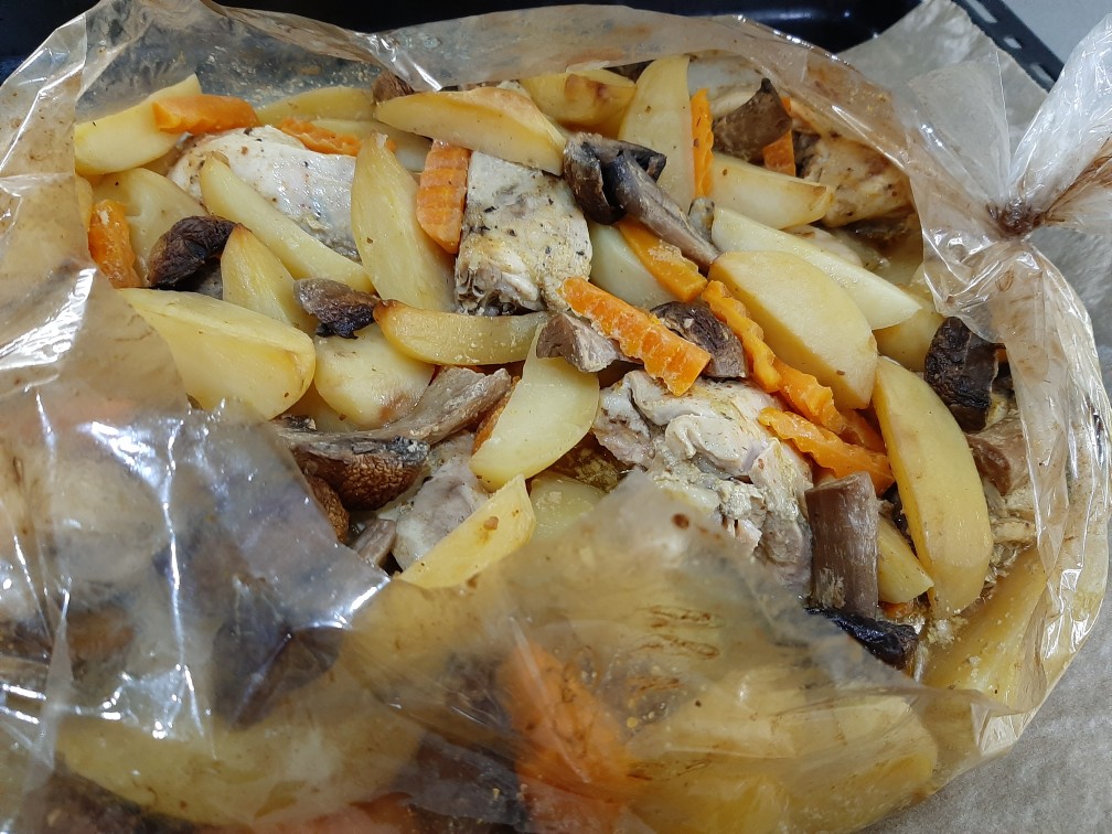 Картошка с курицей и овощами в мешке для запекания 🐔
