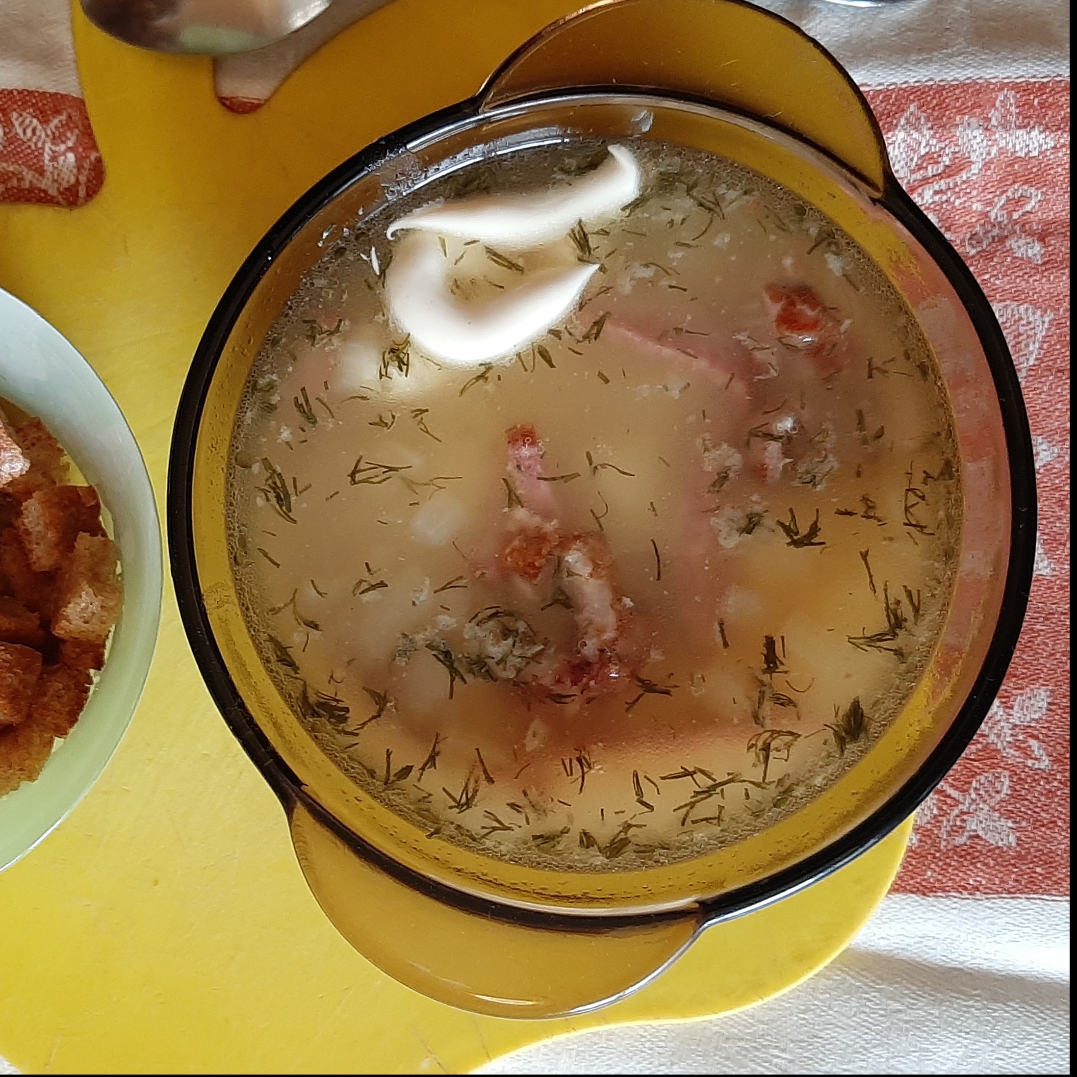 Гороховый суп-пюре на копчёных ребрышках