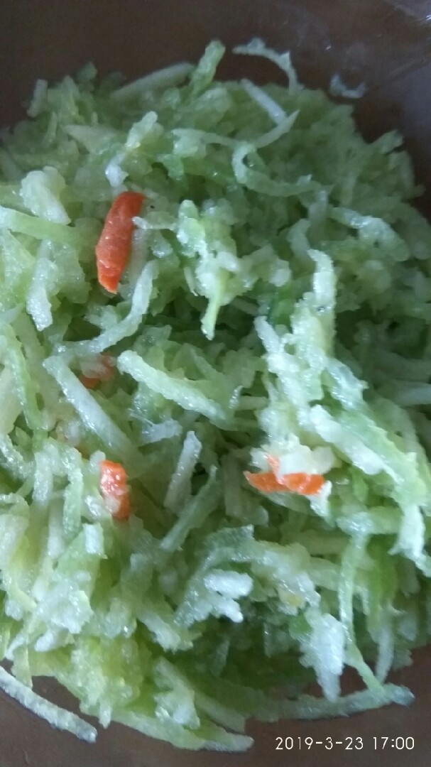 Салат из зелёной редьки с яблоком и морковью