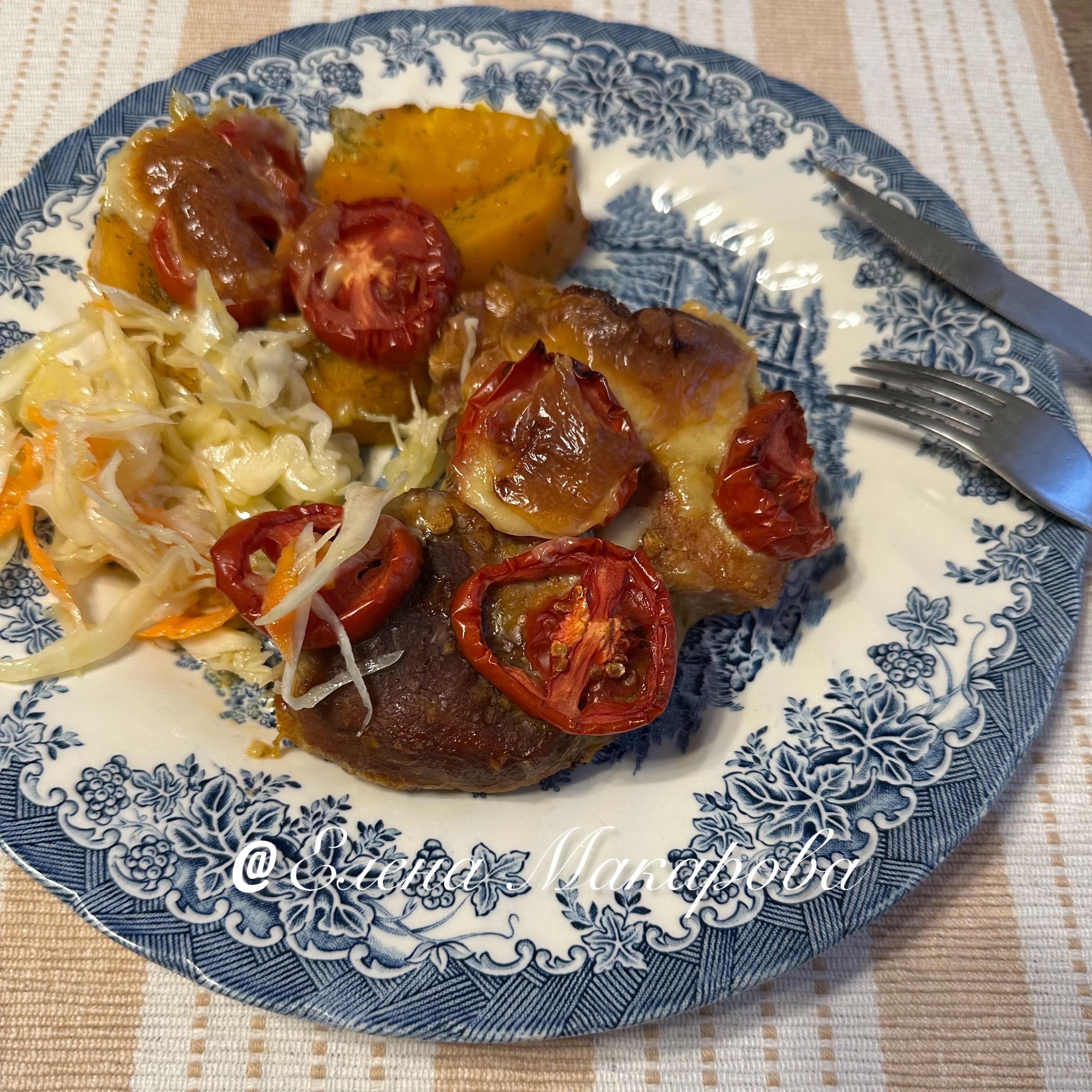 Свинина в духовке с картошкой и помидорами