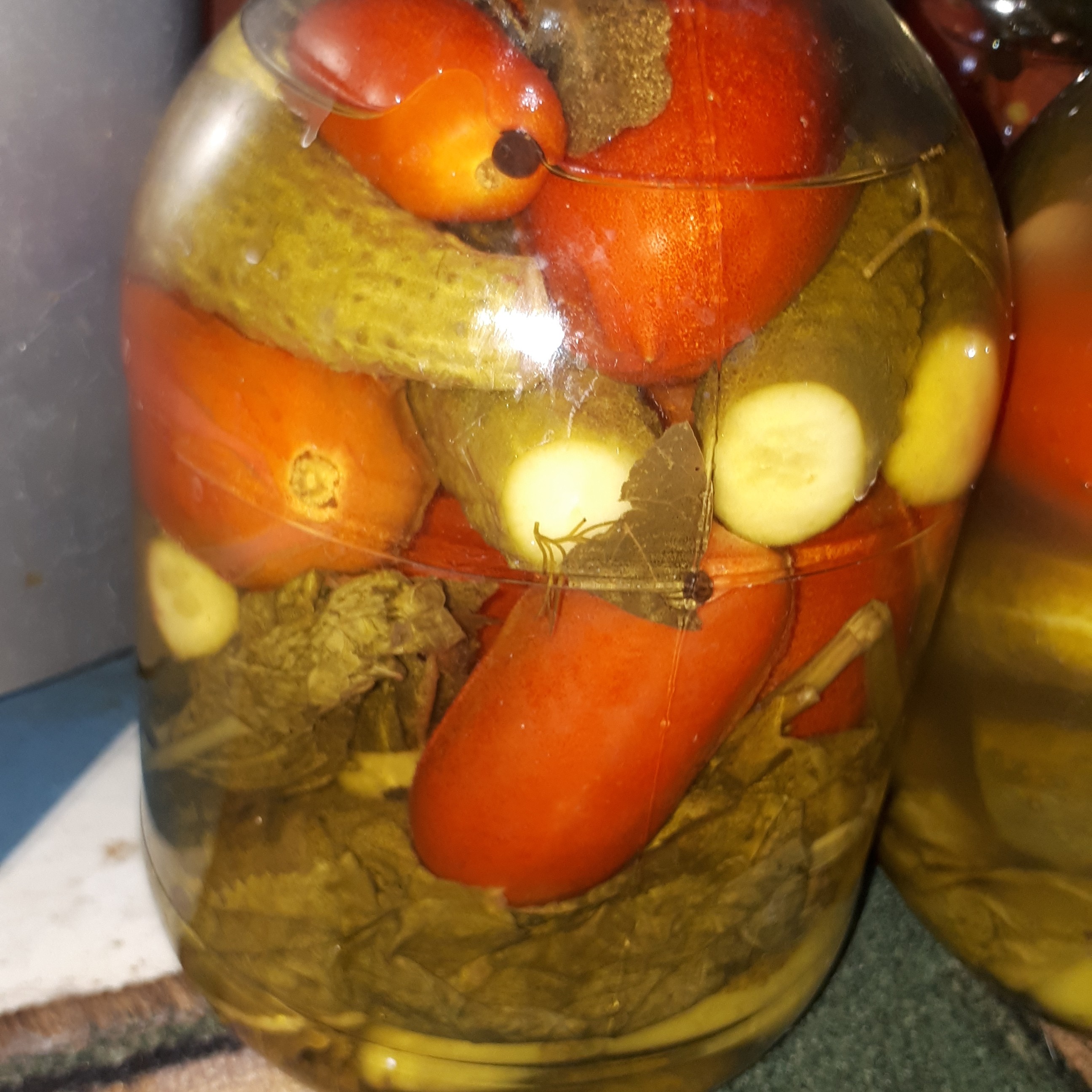 Ассорти из огурцов и помидор на зиму