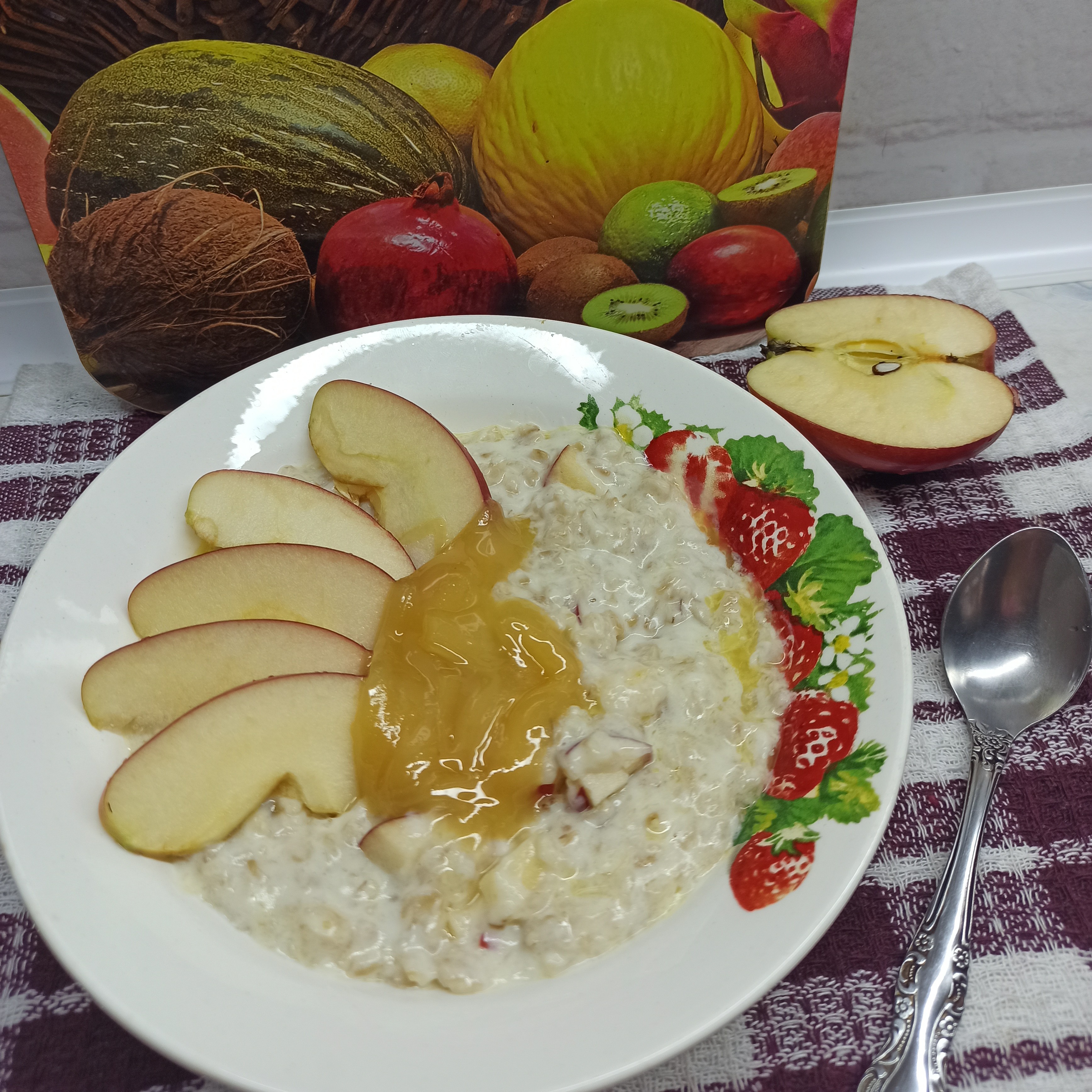 Геркулесовая каша с яблоком и медом