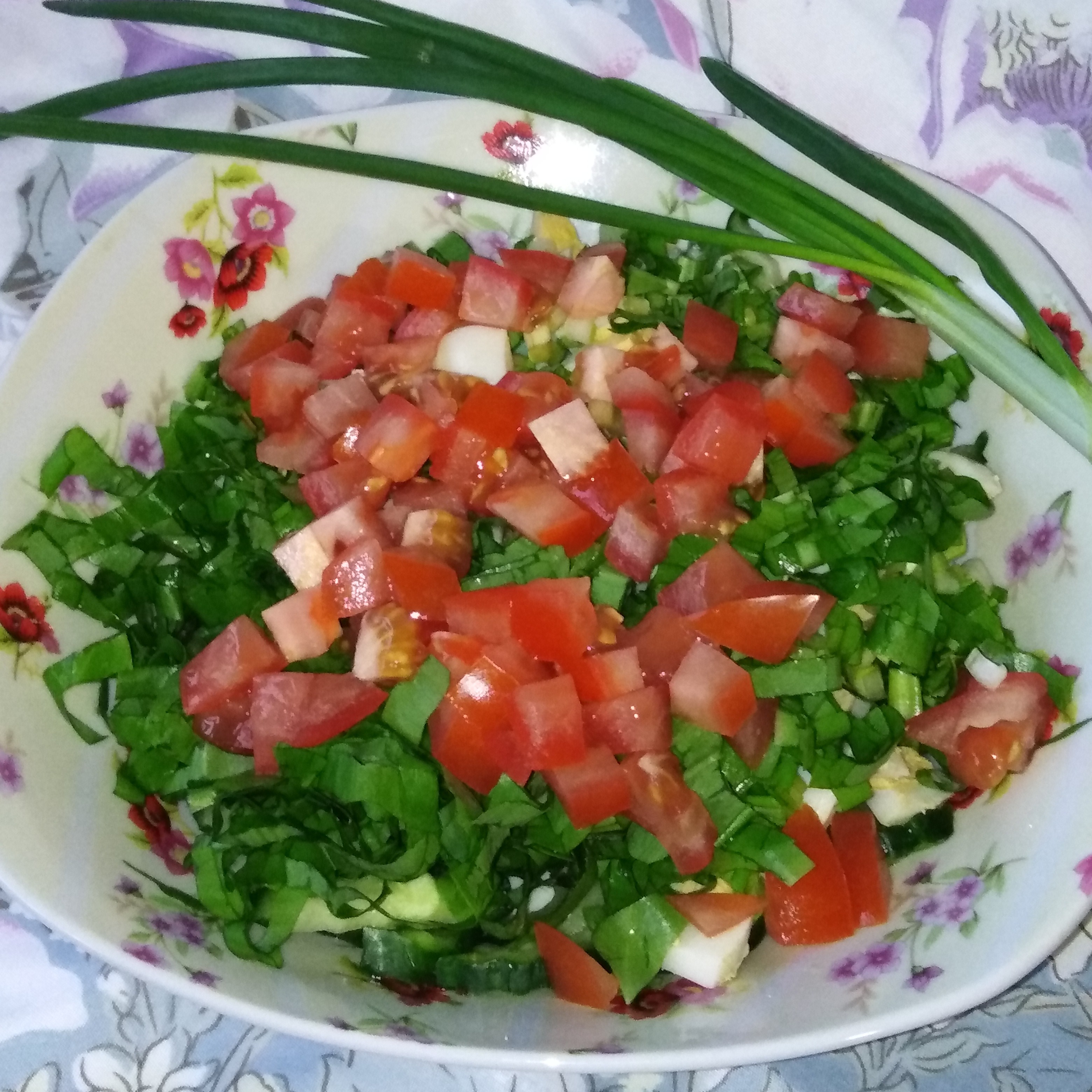 Весенний салат с черемшой