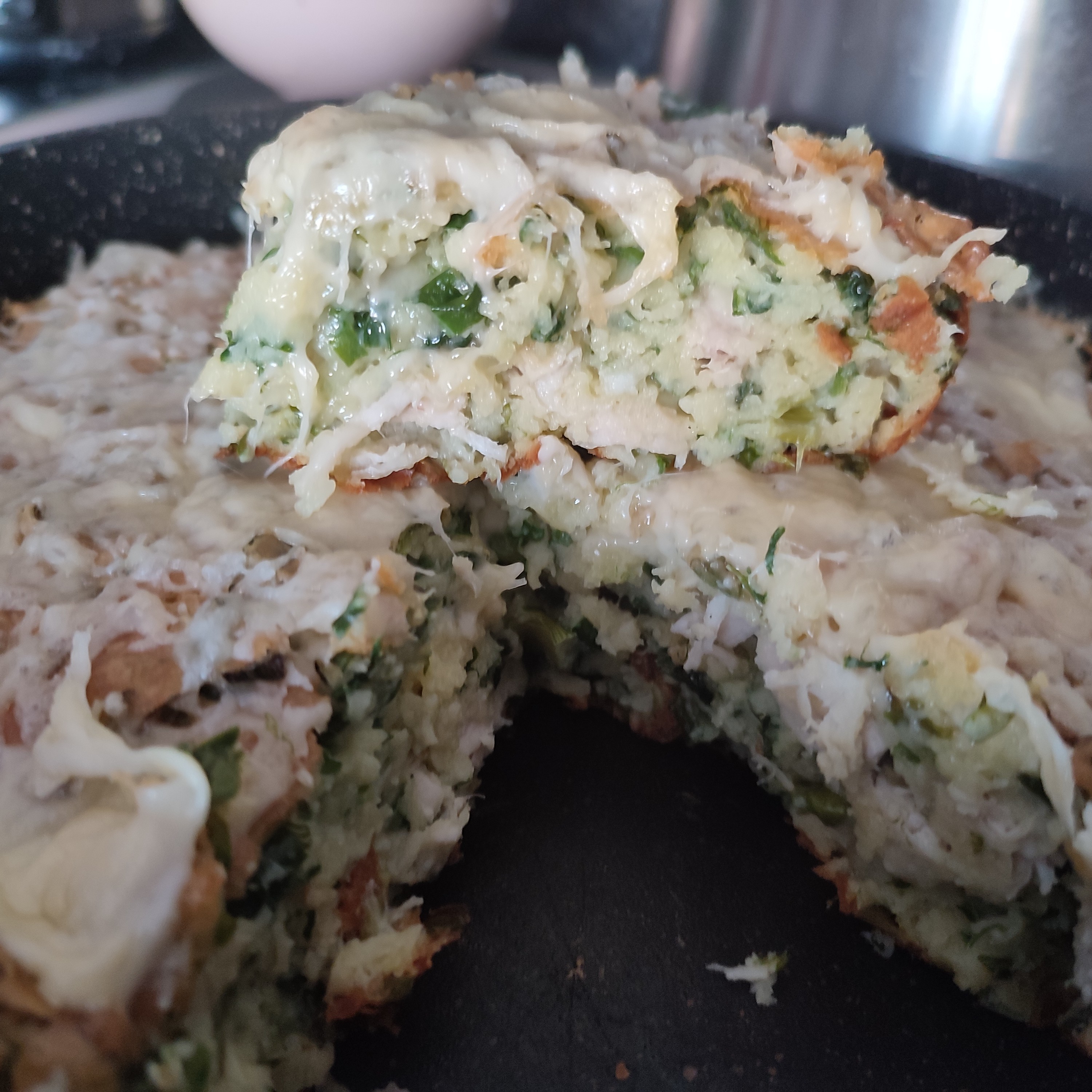 ПП пирог с зелёным луком, отварным филе курицы и сыром