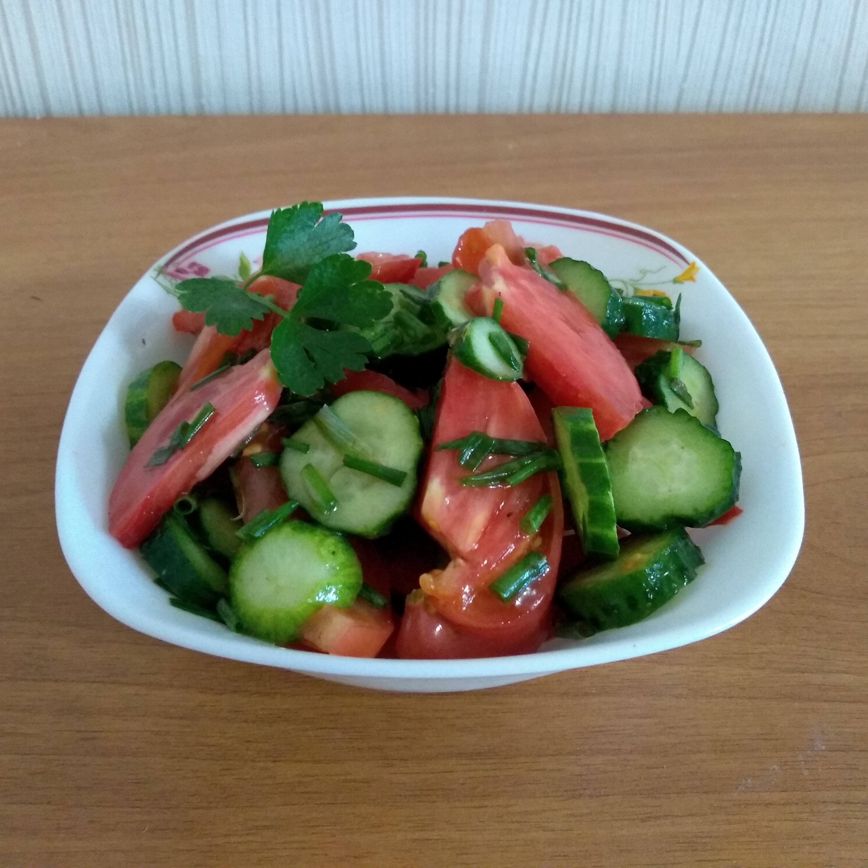 Салат из огурцов и помидоров