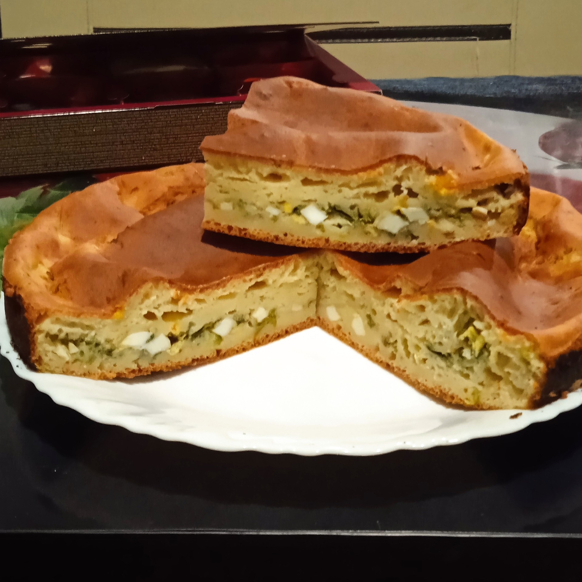 Наливной пирог с яйцом и зелёным луком