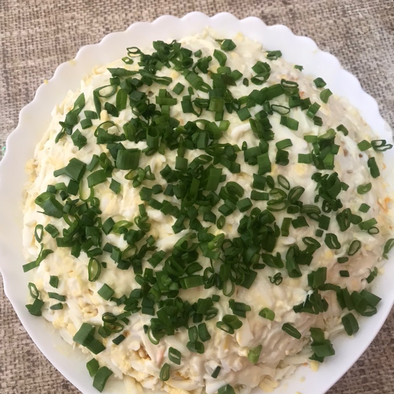 Салат с селёдкой и маринованными огурцами