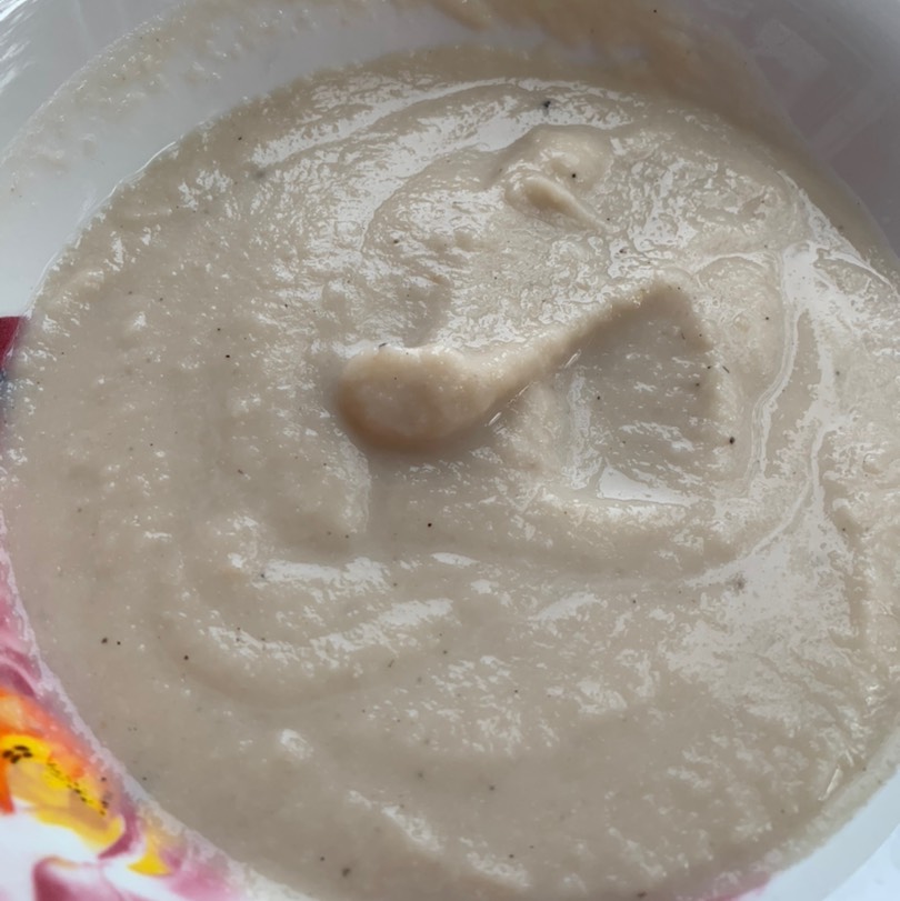 Крем-суп из цветной капусты, белой фасоли и запеченного чеснока