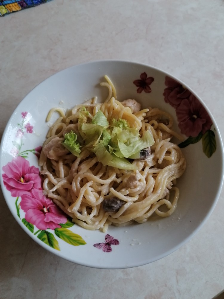 Спагетти с грибами и паприкой