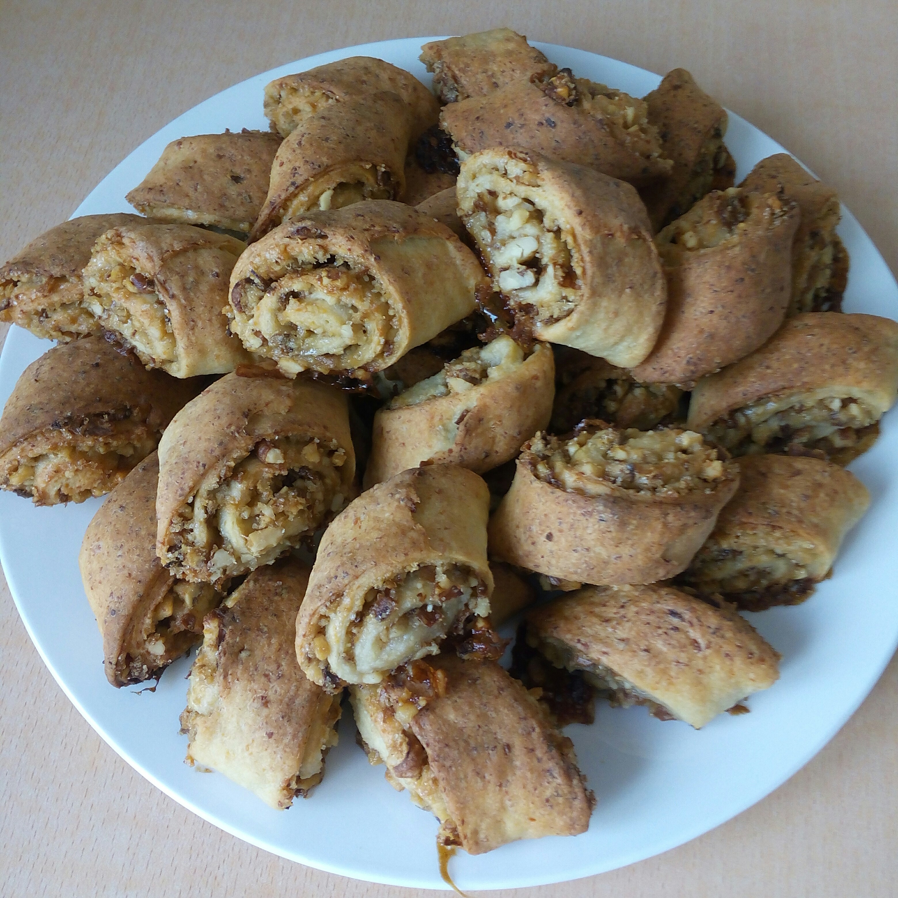 Творожные печенье с ореховой начинкой