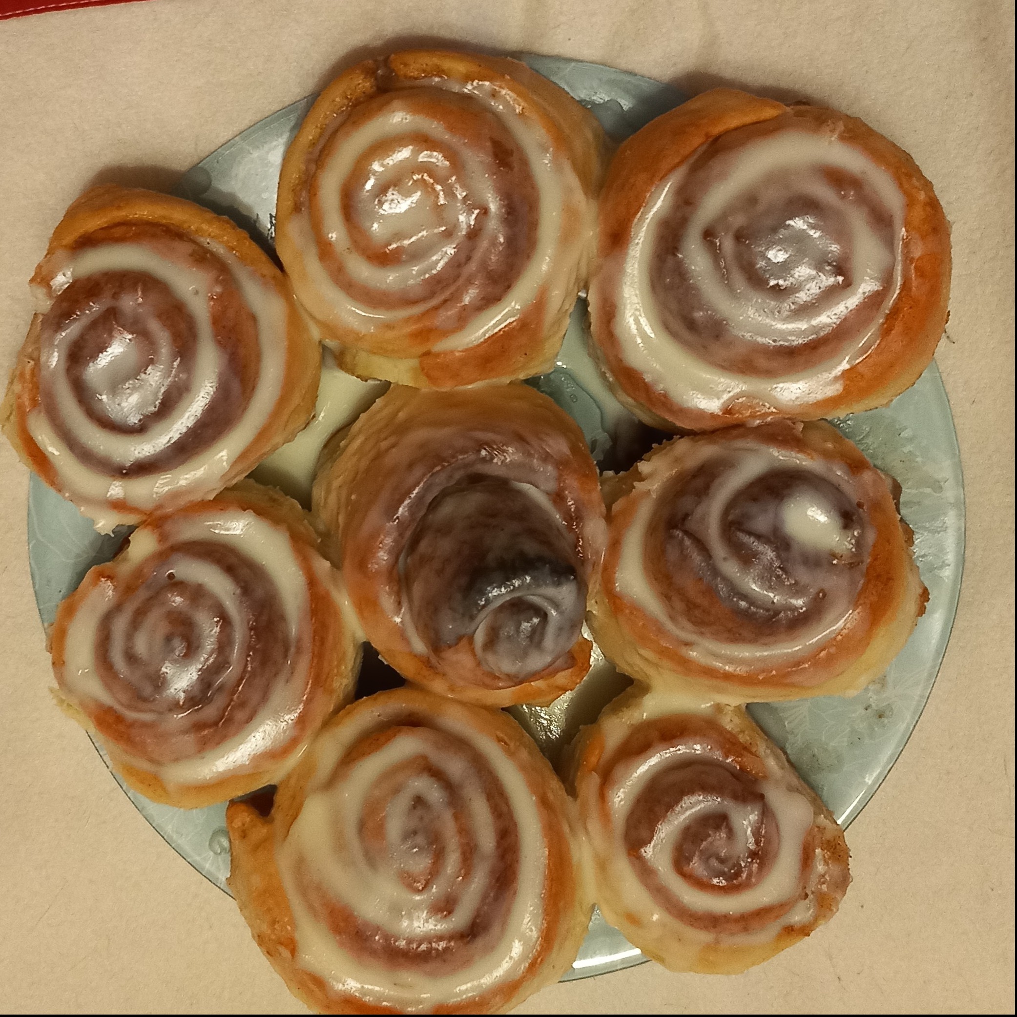 Самые вкусные булочки с корицей Cinnabon в сливочной глазури