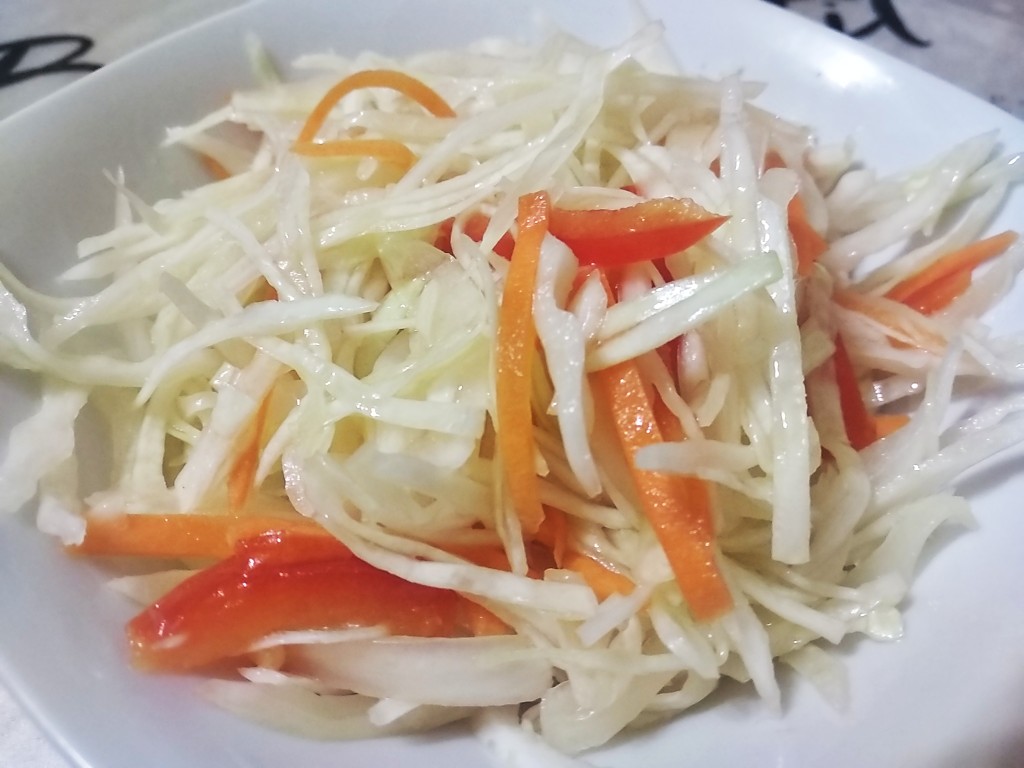 Салат из маринованный капусты