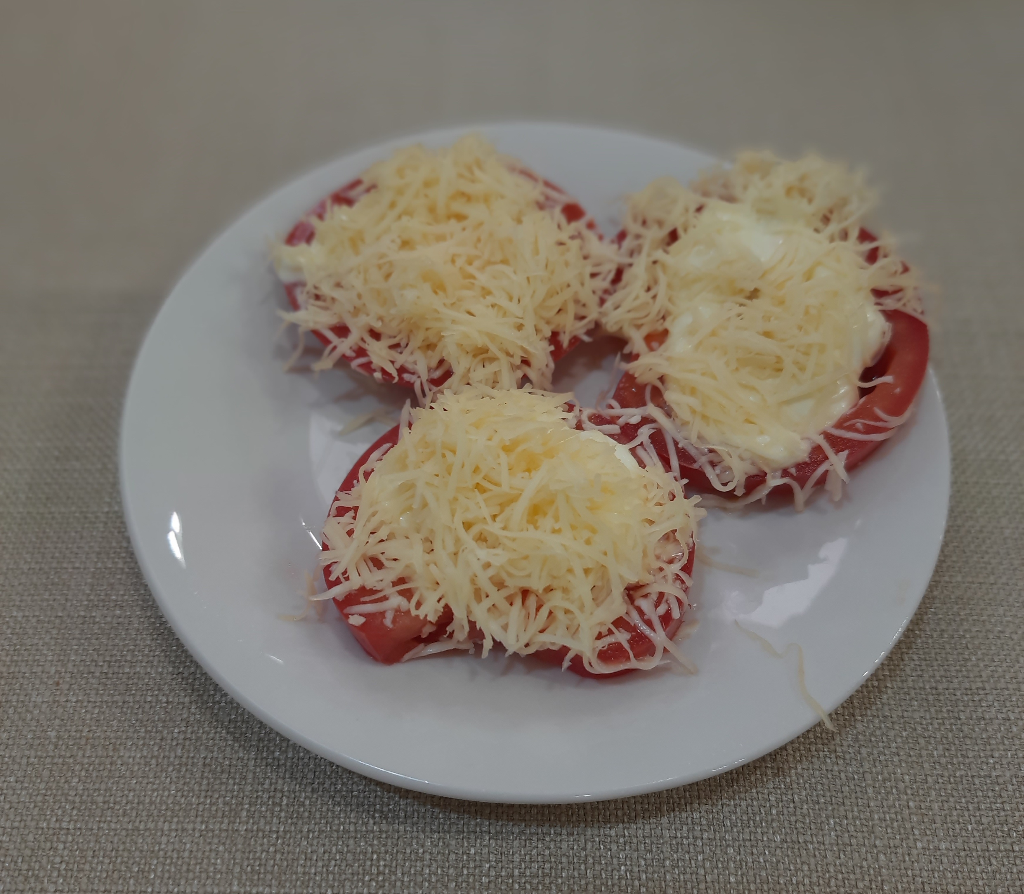 Закуска из помидоров с сыром