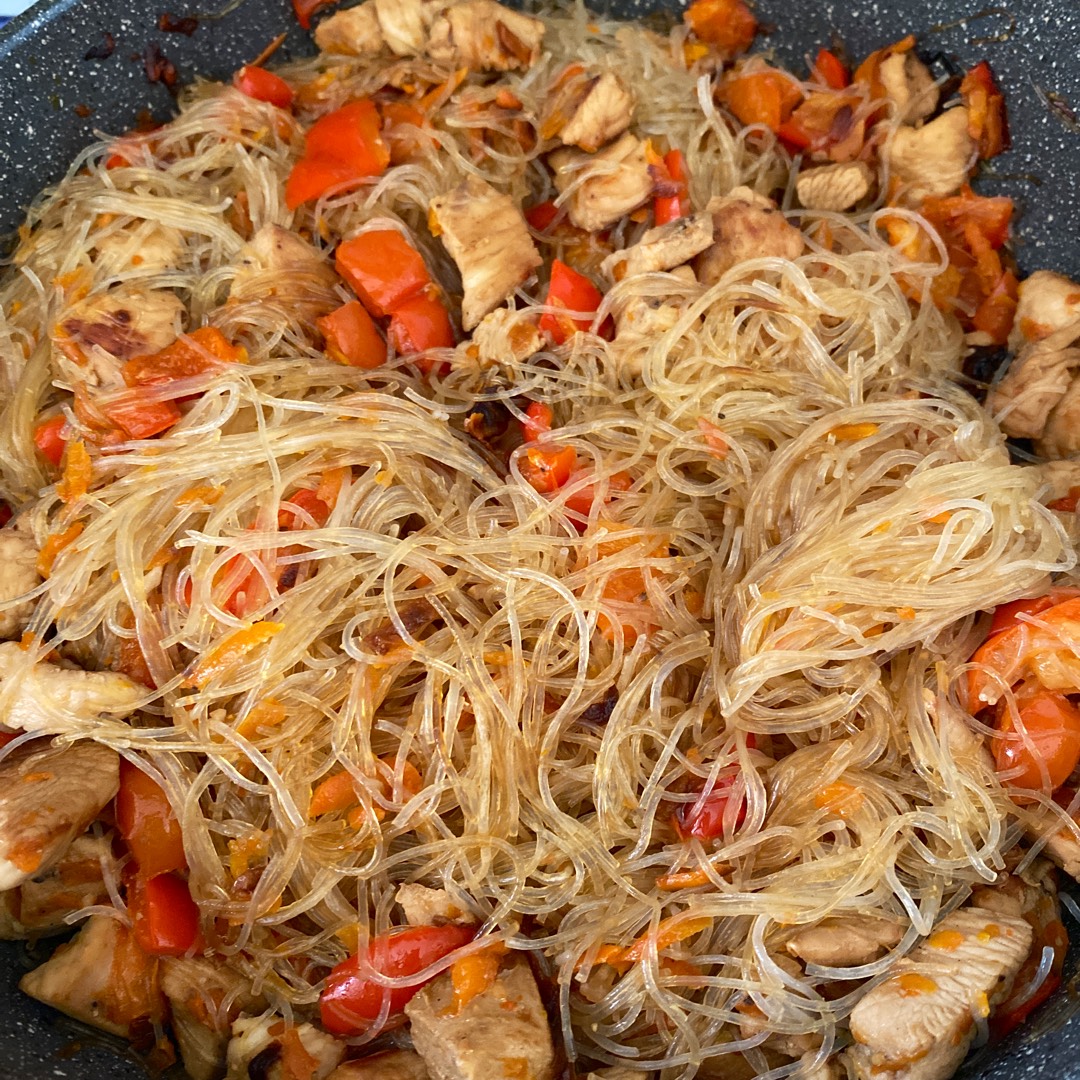 Фунчёза wok с курицей