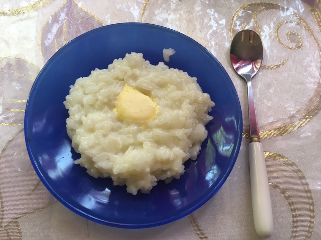 Молочная рисовая каша на завтрак