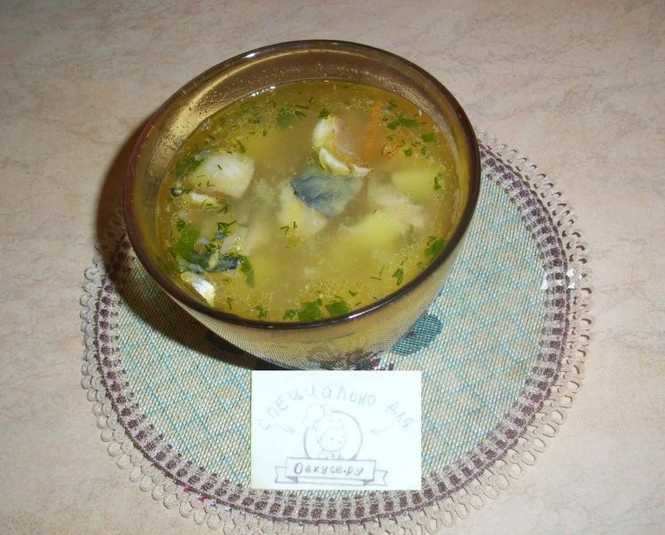 Суп из скумбрии с зеленым горошком