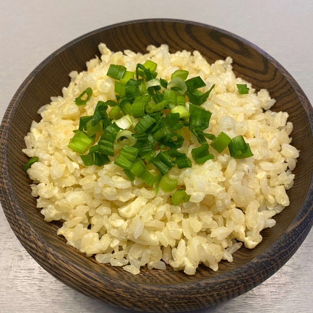 Жареный рис с яйцом на завтрак
