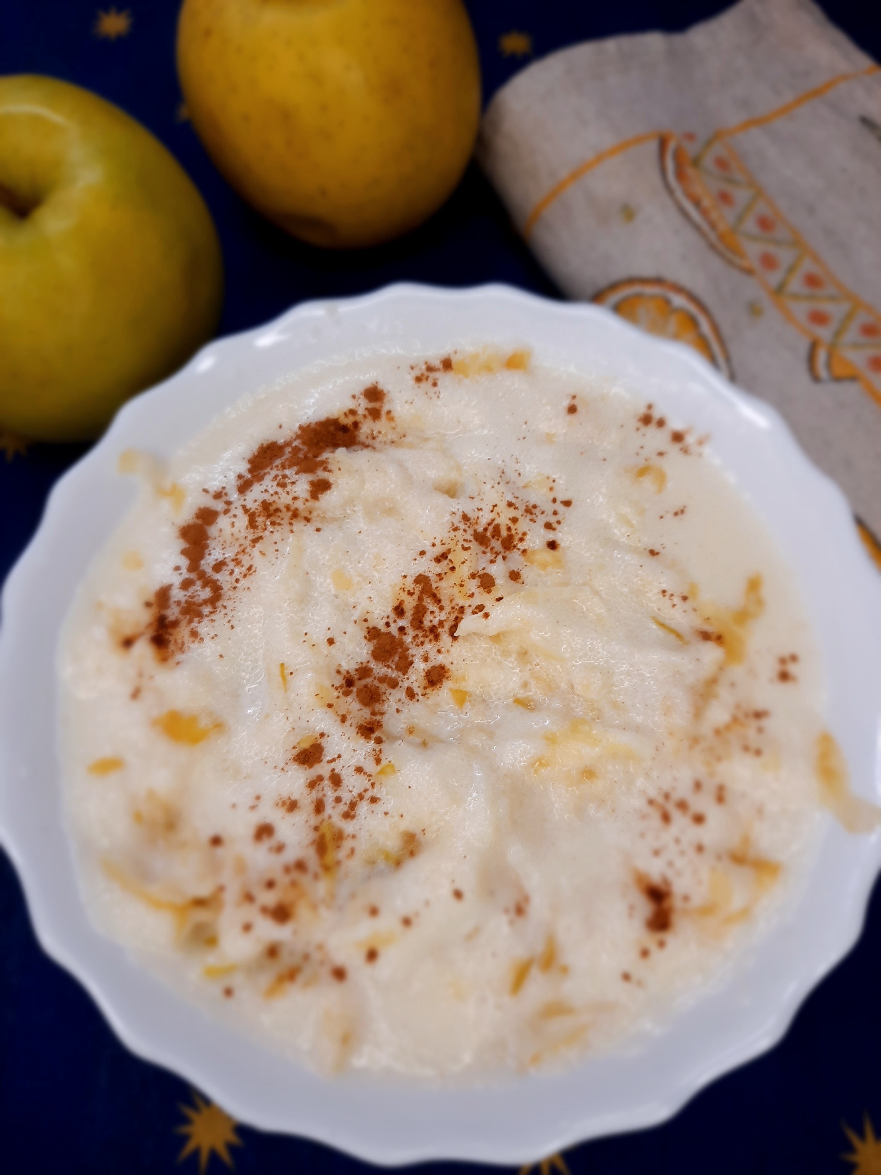 Манная каша с яблоками