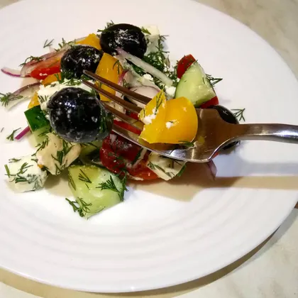 Греческий салатик #кулинарныймарафон