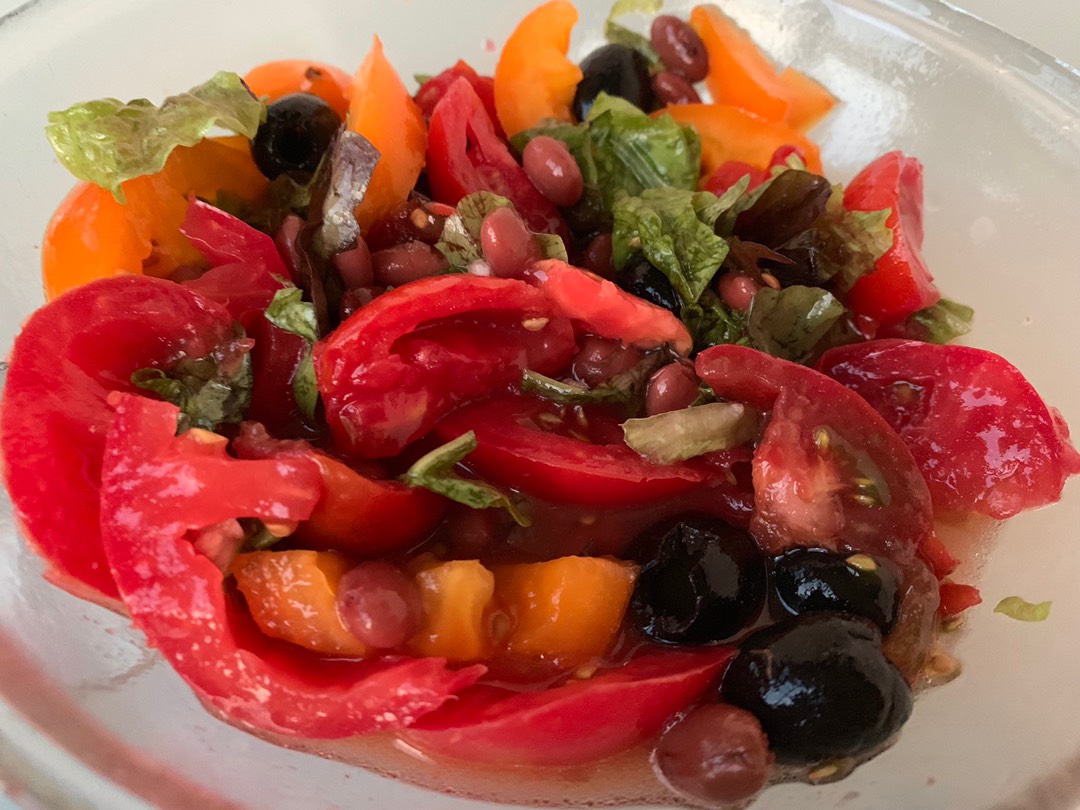 Салат с красной фасолью, помидорами и сыром - пошаговый рецепт с фото на internat-mednogorsk.ru