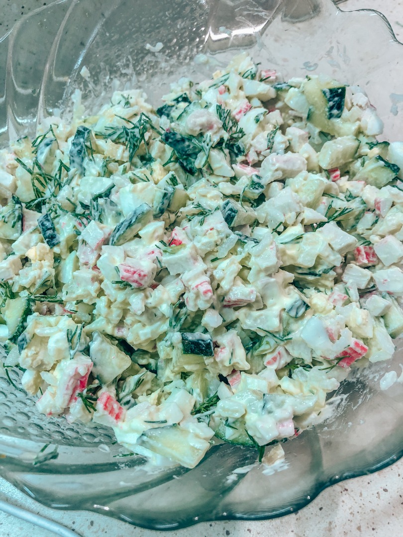 Салат с крабовыми палочками и рисом без кукурузы: 9 фото в рецепте