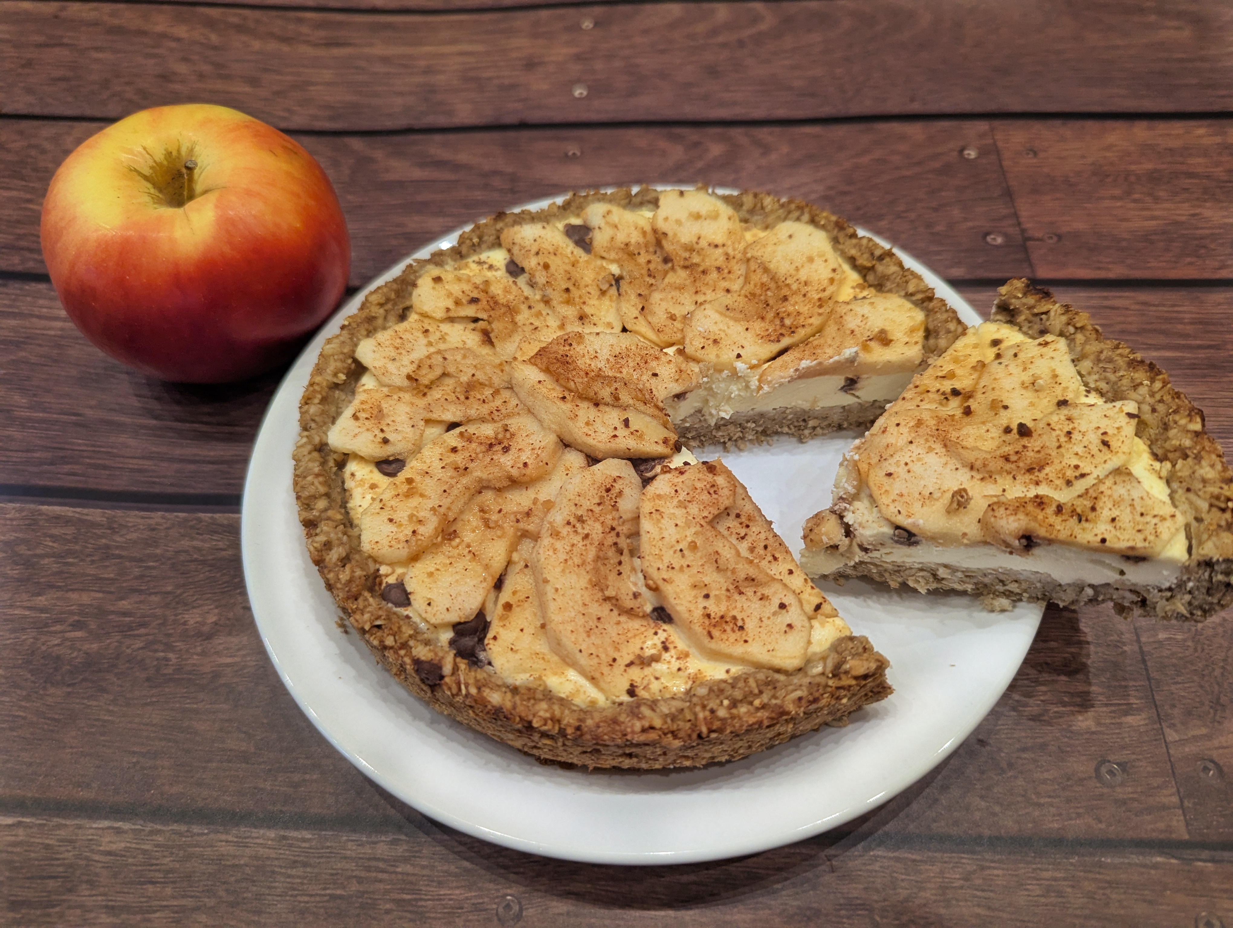 Пирог с яблоками на овсяной основе без сахара 