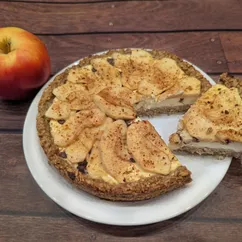 Пирог с яблоками на овсяной основе без сахара 