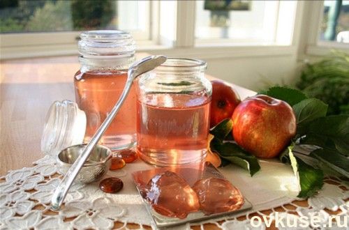 Желе из яблок с корицей и изюмом