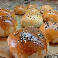 Булочки-бургеры с фаршем, картофелем и сыром