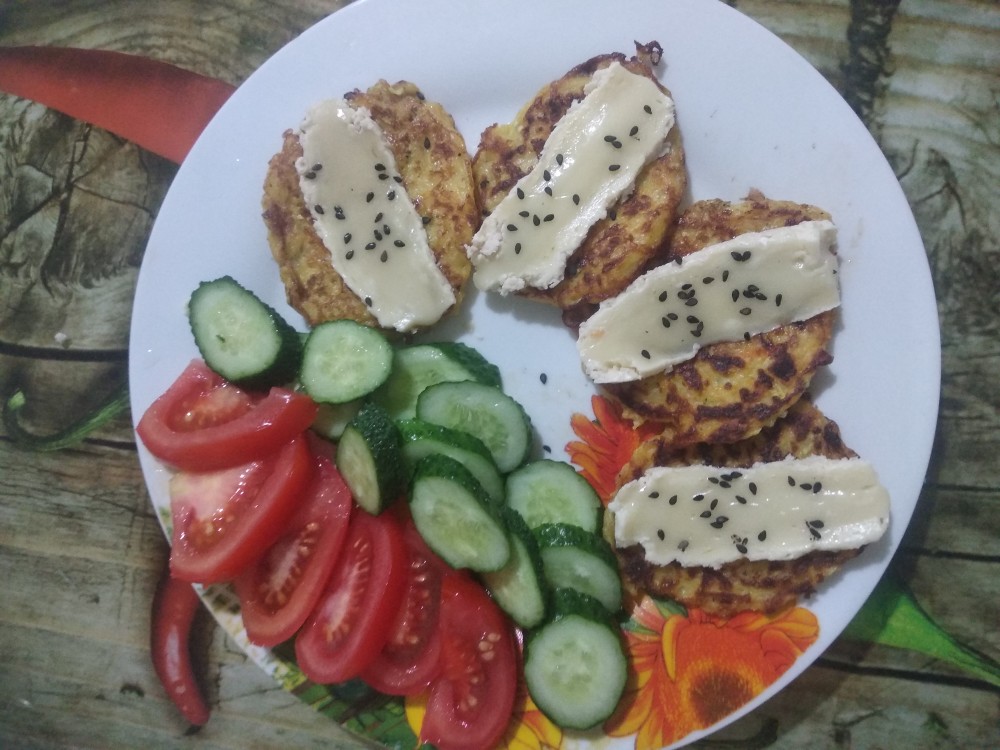 Овощные оладушки с сыром Бри