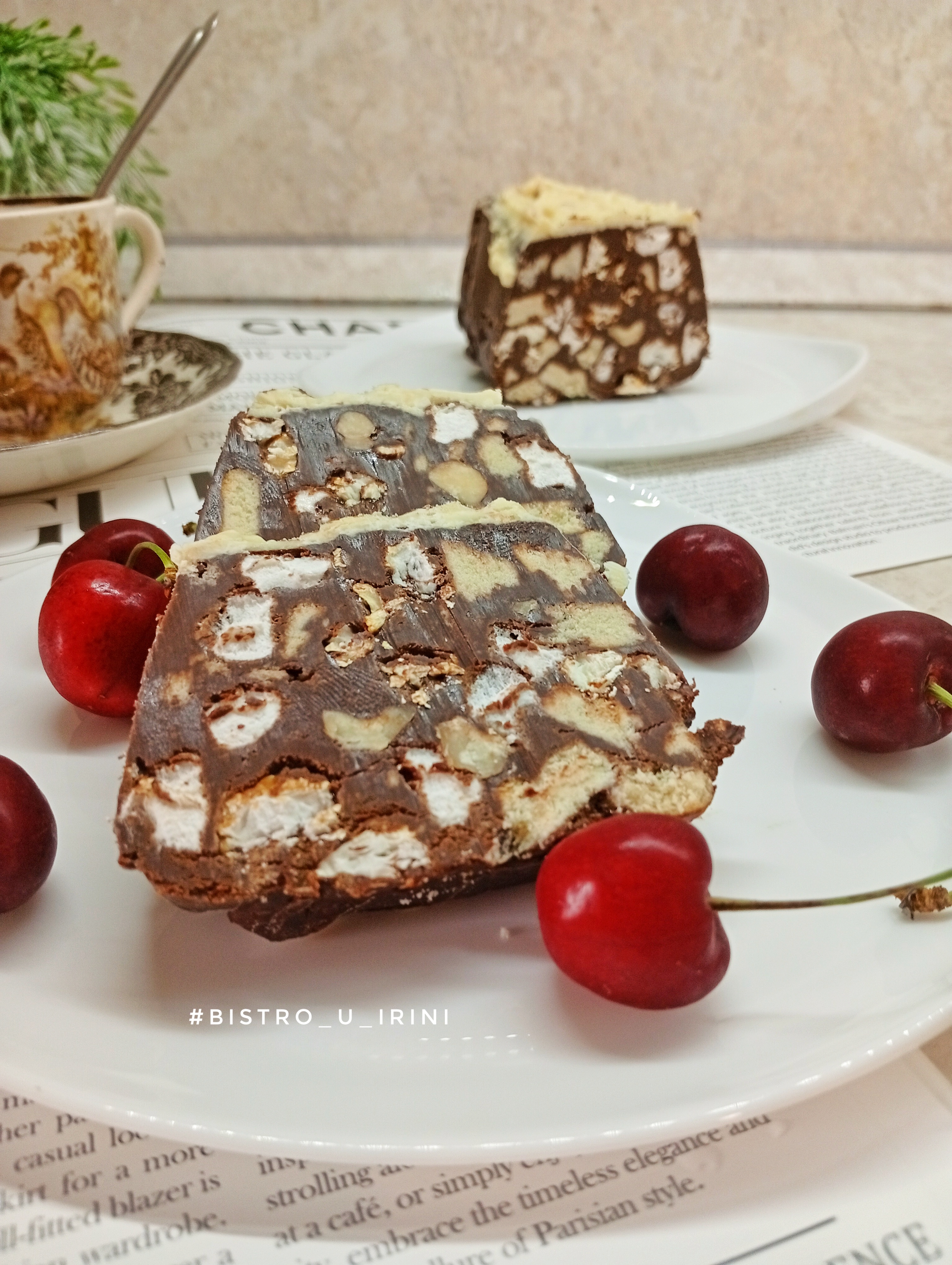 Шоколадная помадка с маршмеллоу, попкорном, орехами и печеньем