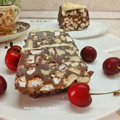 Шоколадная помадка с маршмеллоу, попкорном, орехами и печеньем